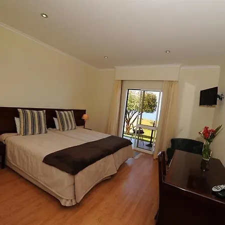 Residencial Farol Bed & Breakfast 3*