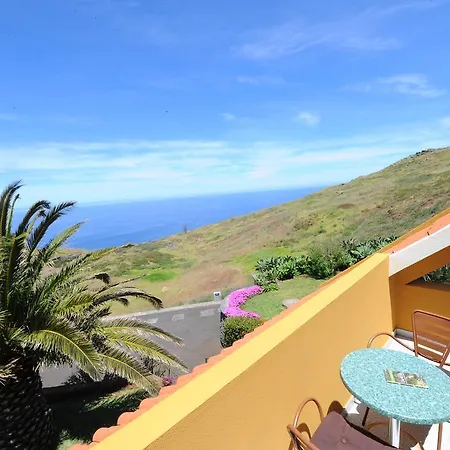 Bed & Breakfast Residencial Farol Ponta do Pargo